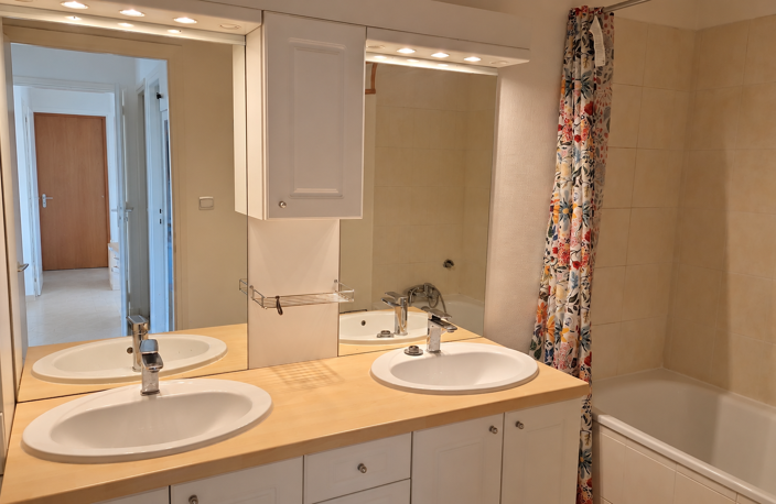 LOCATION ECULLY 69130 APPARTEMENT 4 PIECES 3 CHAMBRES BALCON RESIDENCE PARC CAVE STATIONNEMENT — photo 5