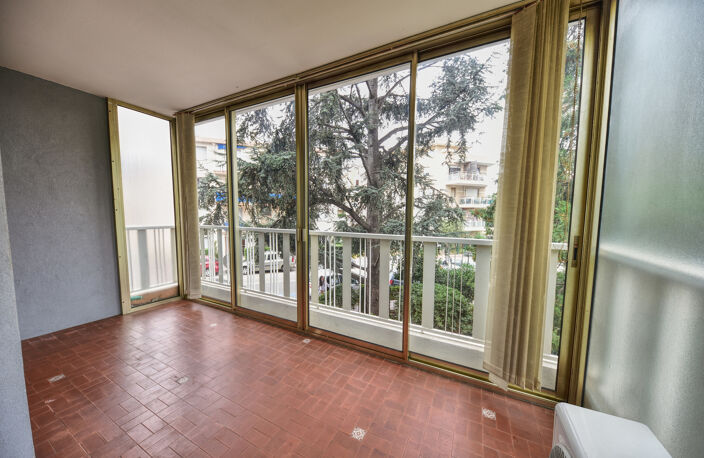 DEUX PIECES DOUBLE SEJOUR / TERRASSE — photo 4
