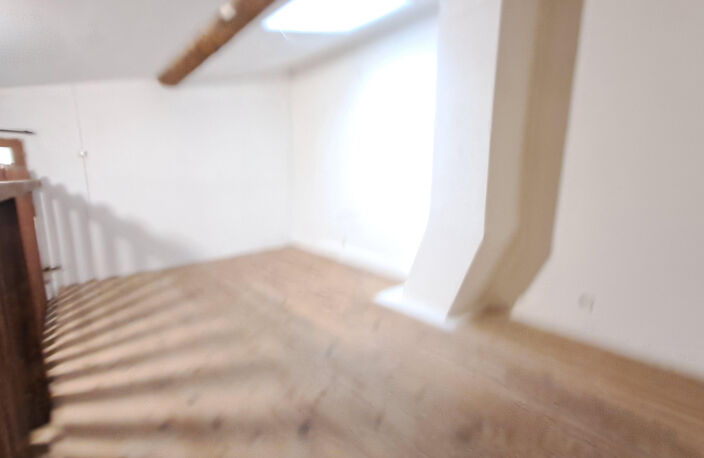A VENDRE - CHARMANTE MAISON DE VILLAGE -  AIGUES VIVES — photo 3