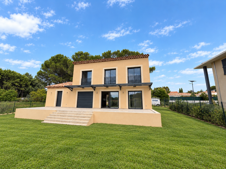 VENTABREN- Maison neuve de 127.67m2 type 5 avec piscine et grand garage — photo 1