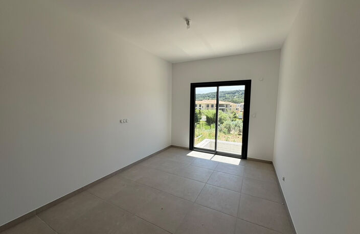 VENTABREN- Maison neuve de 127.67m2 type 5 avec piscine et grand garage — photo 5