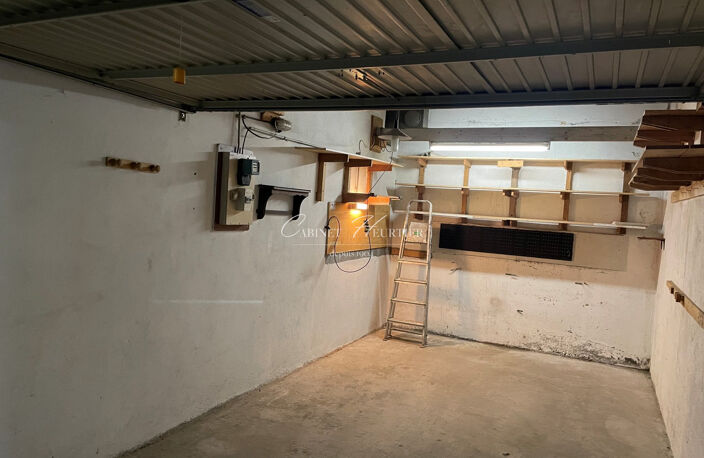 GRENOLE - GARAGE- BOX FERME — photo 3