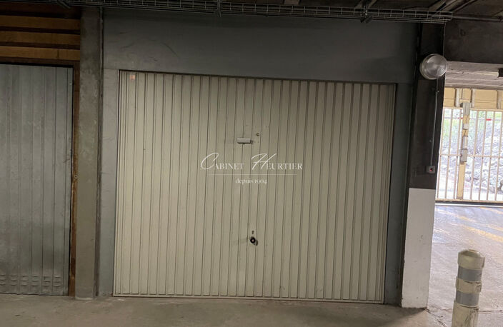 GRENOLE - GARAGE- BOX FERME — photo 4