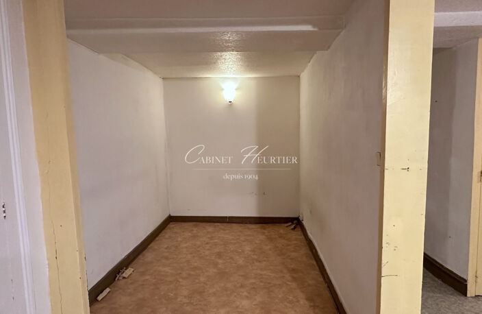 Grenoble centre - Grand studio - A rénover — photo 4