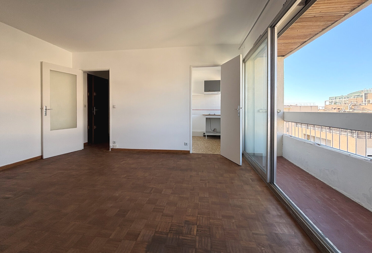 Marseille 6ème secteur Lodi, T1 avec bacon en étage élevé avec ascenseur — photo 1