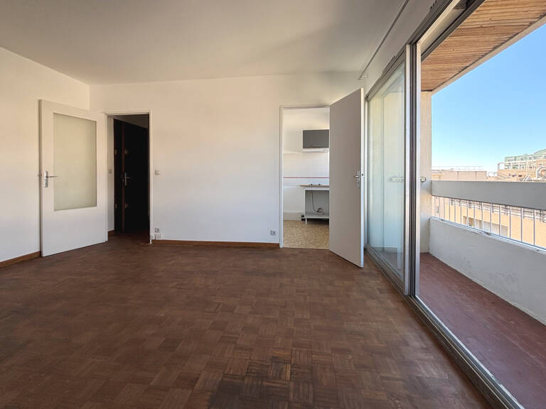 Marseille 6ème secteur Lodi, T1 avec bacon en étage élevé avec ascenseur — photo 1