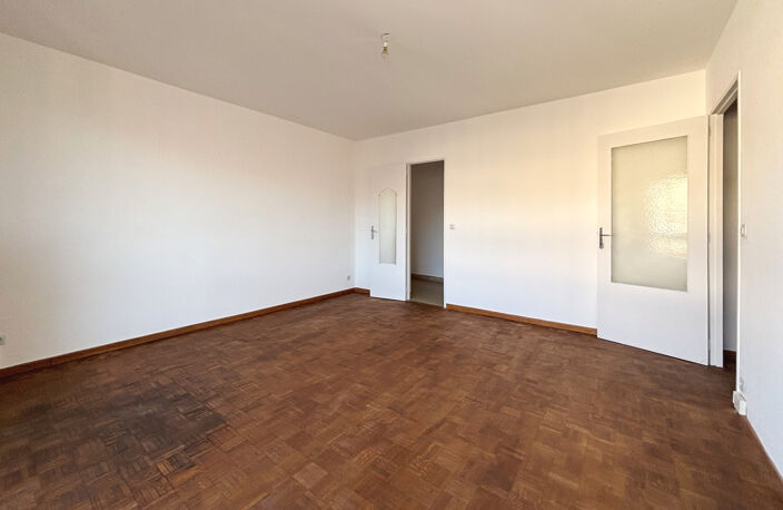 Marseille 6ème secteur Lodi, T1 avec bacon en étage élevé avec ascenseur — photo 2