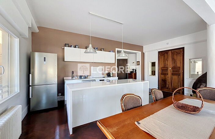 Marseille 7e - Magnifique T4 de 126 m² face au Vieux-Port + chambre de service — photo 2