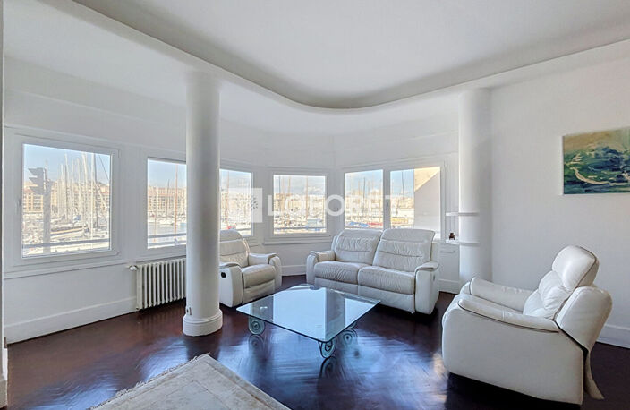 Marseille 7e - Magnifique T4 de 126 m² face au Vieux-Port + chambre de service — photo 3