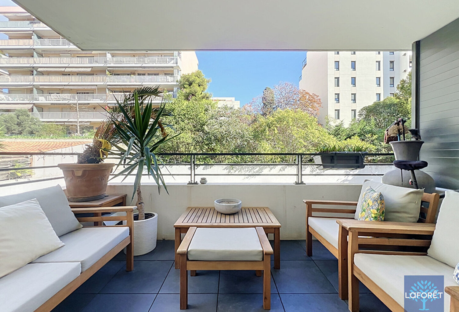 GRAND T2 DE 46,50 M² AVEC TERRASSE ET BOX — photo 1