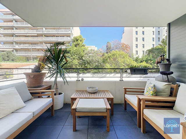 GRAND T2 DE 46,50 M² AVEC TERRASSE ET BOX — photo du bien