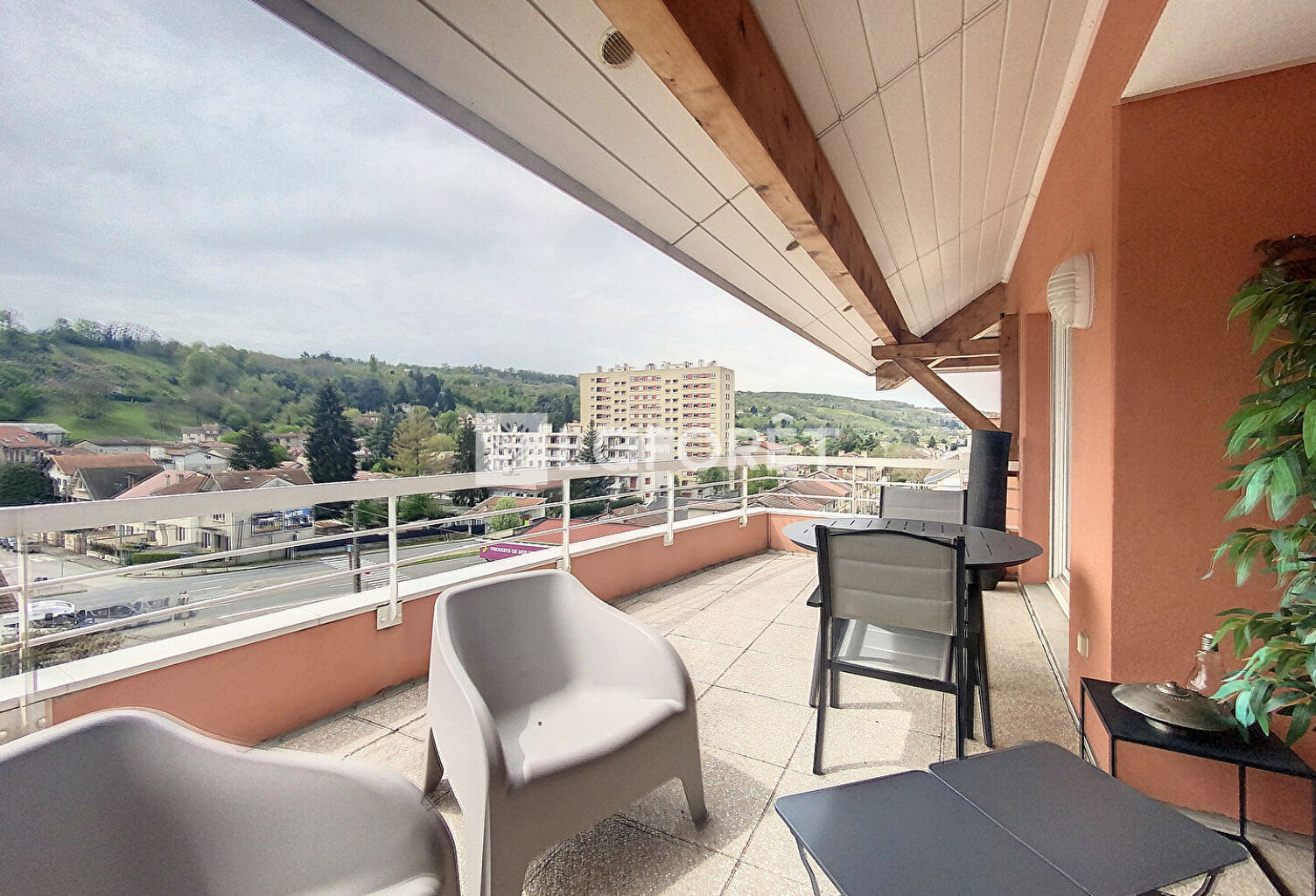 RARE A  BOURGOIN JALLIEU - APPARTEMENT 5 pièces - 117 m2 — photo 1