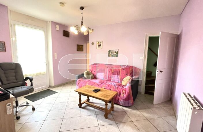 6424 CENTRE DE ST-VARENT<br>MAISON comportant cuisine, salon/sé — photo 3