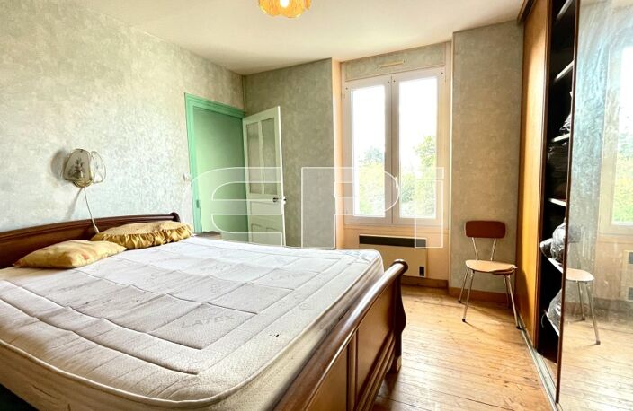6424 CENTRE DE ST-VARENT<br>MAISON comportant cuisine, salon/sé — photo 5