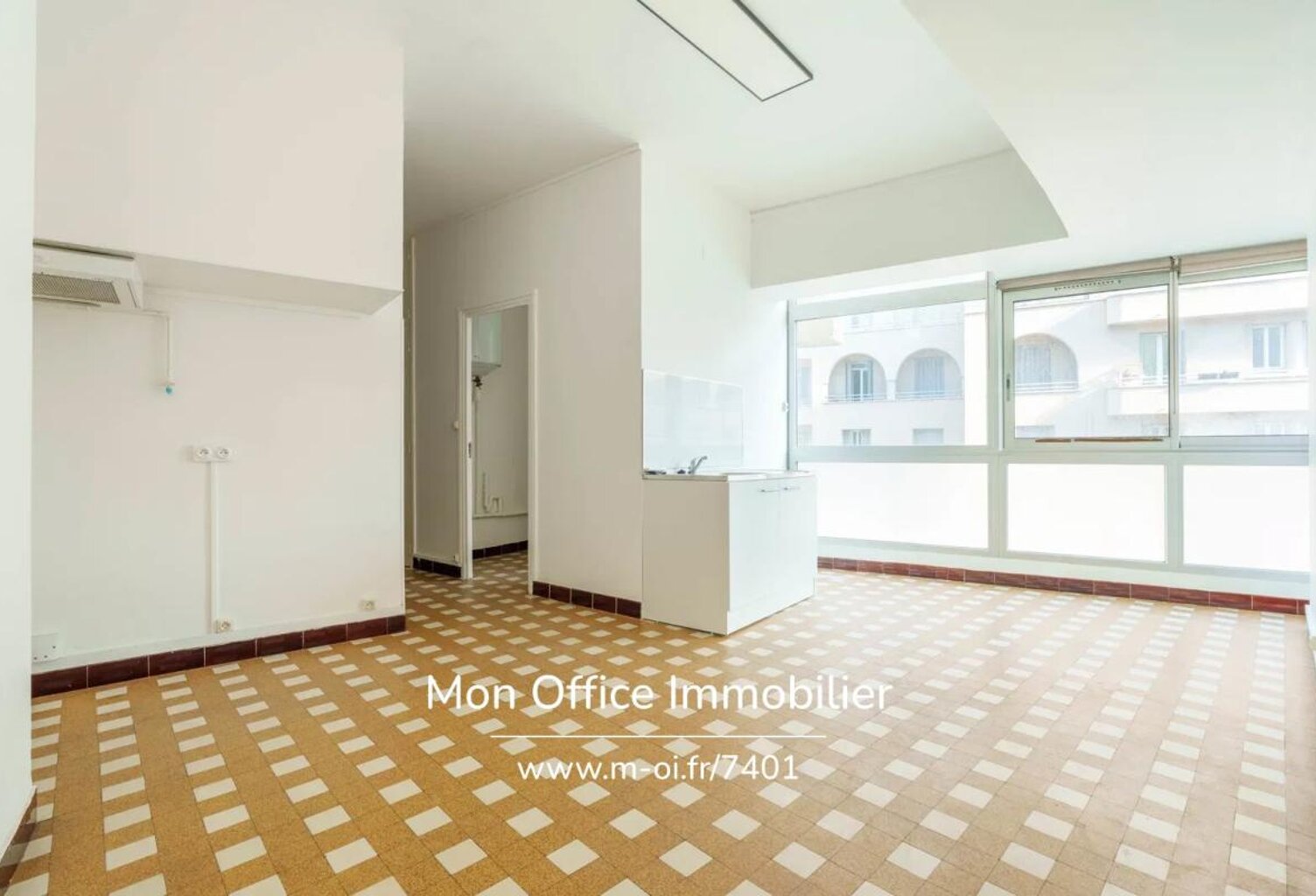 Référence : 7401-AFO - Appartement 3 pièces à Marseille 8e – Adresse prestigieuse et Fort potentiel de rénovation — photo 1