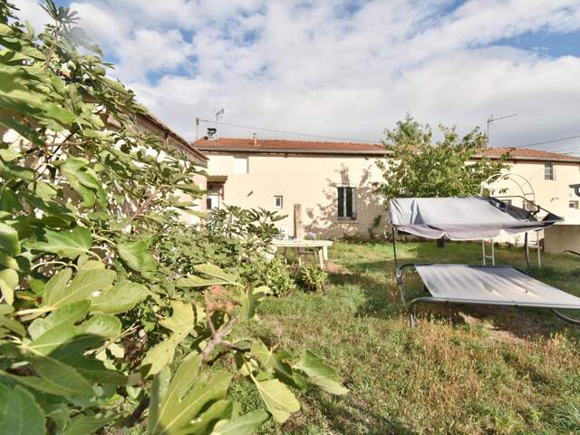 Ensemble de deux maisons mitoyenne à vendre avec jardins et garages — photo du bien