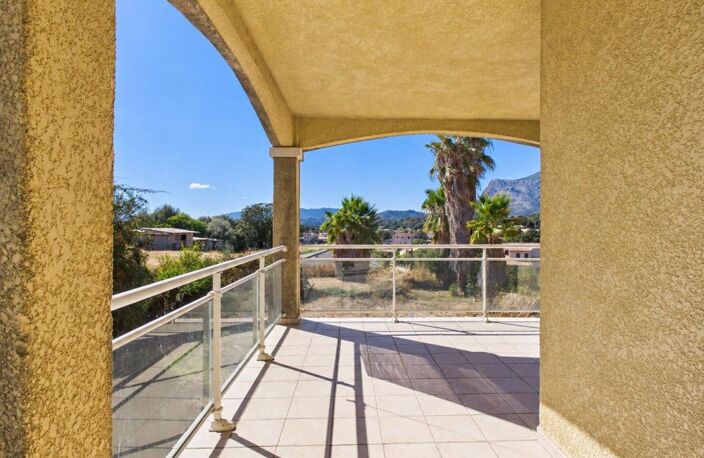 A VENDRE F2 AVEC TERRASSE PLAINE DE PERI — photo 4