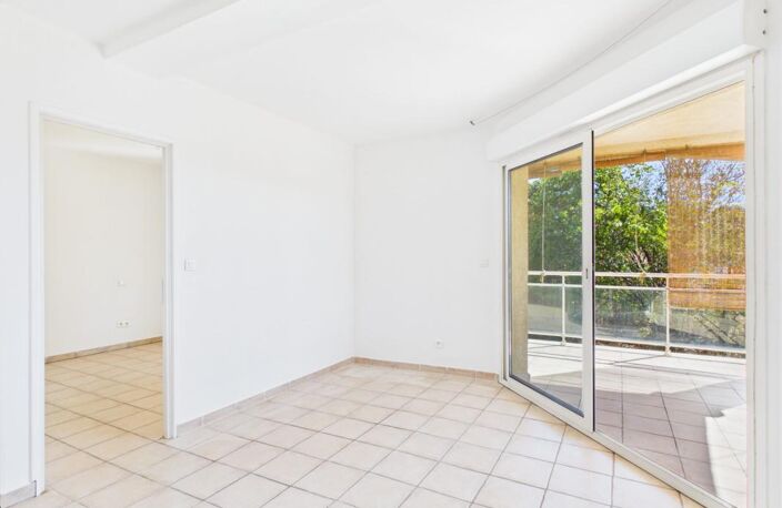 A VENDRE F2 AVEC TERRASSE PLAINE DE PERI — photo 5