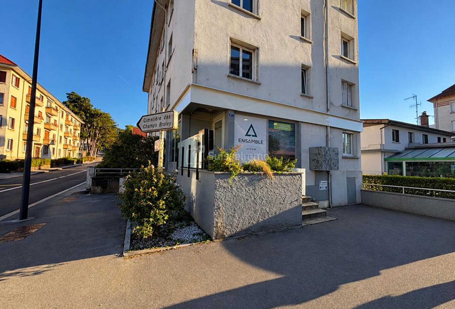 Ensemble de bureau 127.56 m2 — photo 1