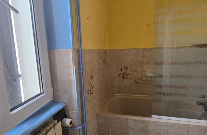 LURE - Maison avec jardin à rénover ? Idéale premier achat ou investissement — photo 2