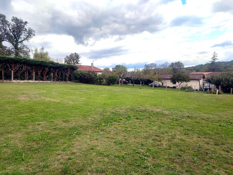 Terrain à bâtir à La Sauve (33670) — photo 1