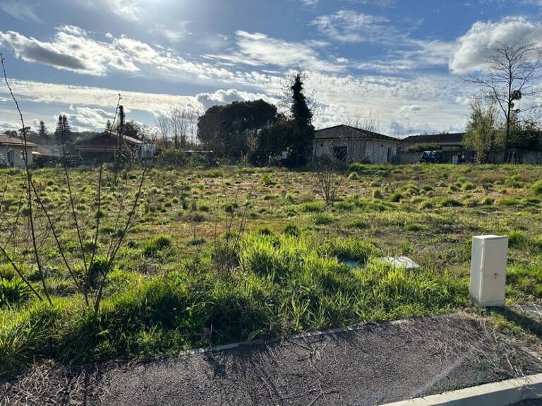 Terrain à bâtir à Portets (33640) — photo 1