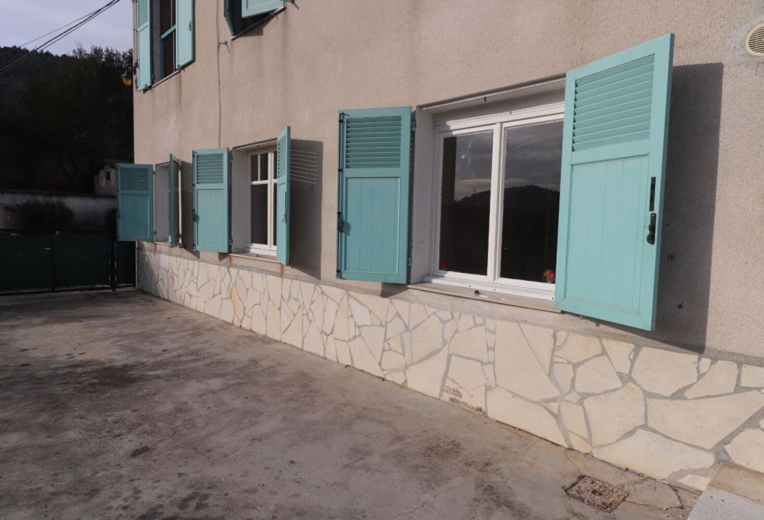 DEUX PIECES - REZ DE CHAUSSEZ - LA POINTE DE CONTES — photo 1