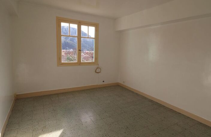 DEUX PIECES - REZ DE CHAUSSEZ - LA POINTE DE CONTES — photo 3
