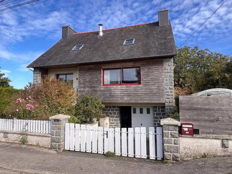 Maison rénovée de 109,5 m² à vendre à Carhaix-Plouguer – Un bien aux multiples possibilités — photo 1