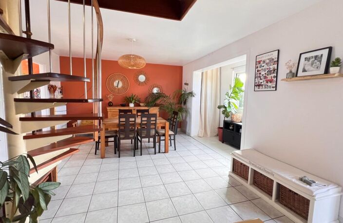 Maison rénovée de 109,5 m² à vendre à Carhaix-Plouguer – Un bien aux multiples possibilités — photo 3