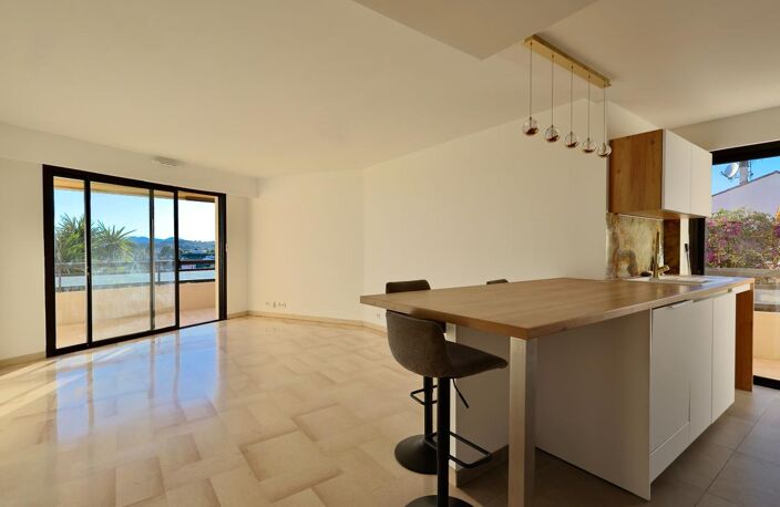 APPARTEMENT 3 PIÈCES - VUE MER - LE CANNET - TERRASSE - STATIONNEMENT — photo 3