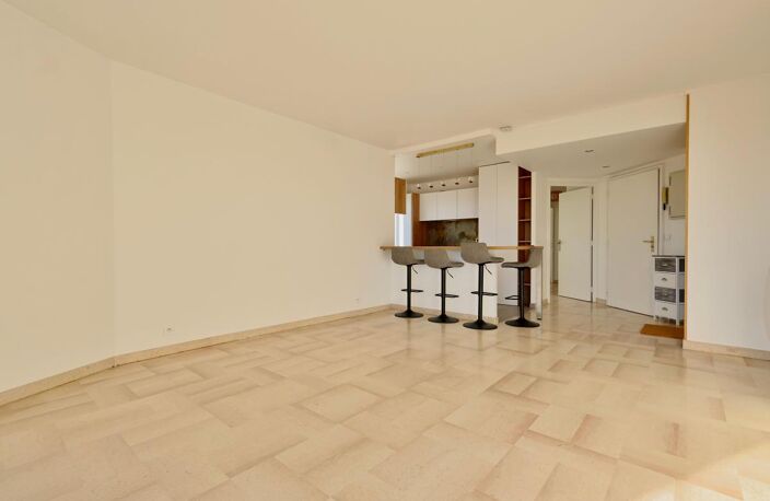 APPARTEMENT 3 PIÈCES - VUE MER - LE CANNET - TERRASSE - STATIONNEMENT — photo 4