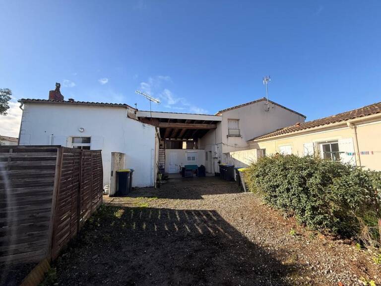 ENSEMBLE IMMOBILIER À FORT POTENTIEL AU CŒUR DE DOMPIERRE-SUR-MER — photo 1
