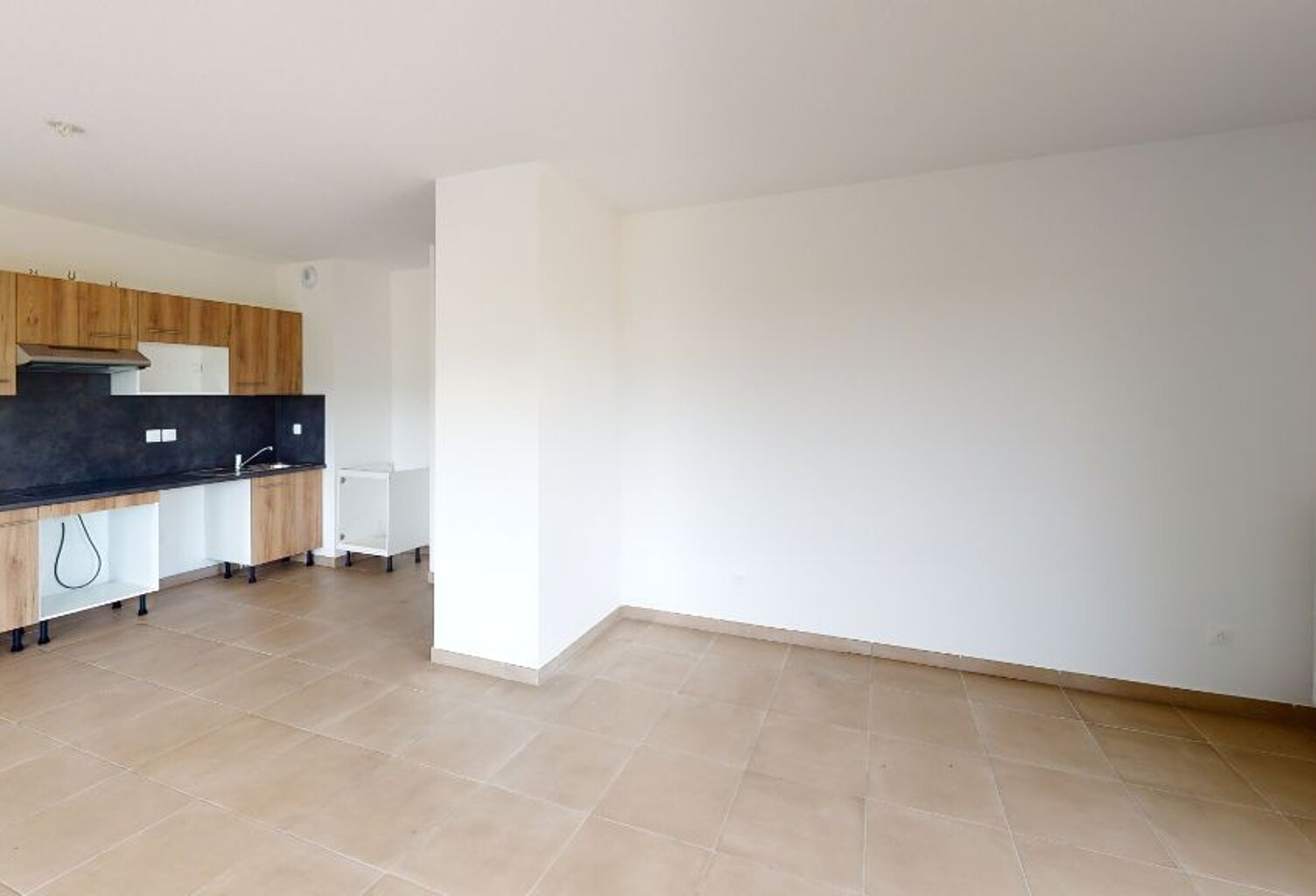 CORNEBARRIEU, T4 récent de 88 m² avec parkings, à proximité des commerces — photo 1