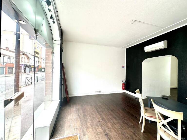 Bien Commercial À Vendre FAUBOURG BONNEFOY — photo 1