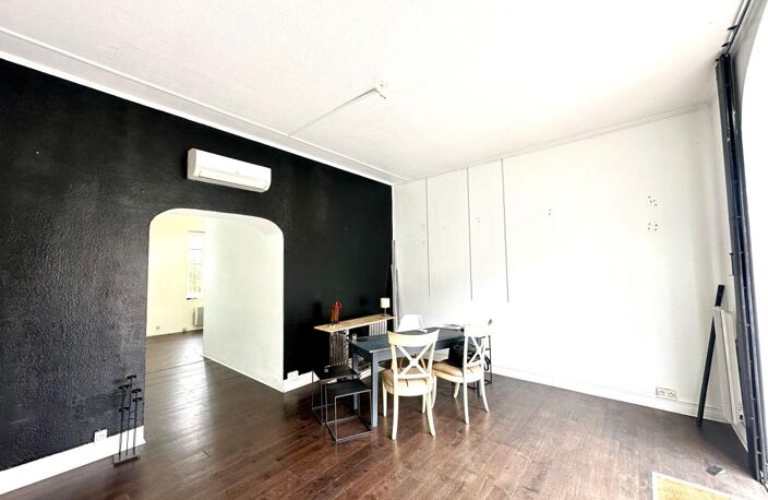 Bien Commercial À Vendre FAUBOURG BONNEFOY — photo 2