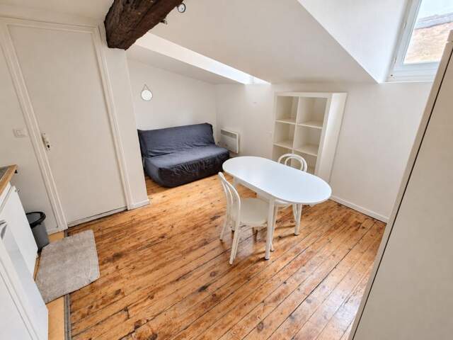 TOULOUSE – CARMES : STUDIO AU CŒUR DU CENTRE-VILLE AU CHARME AUTHENTIQUE — photo du bien