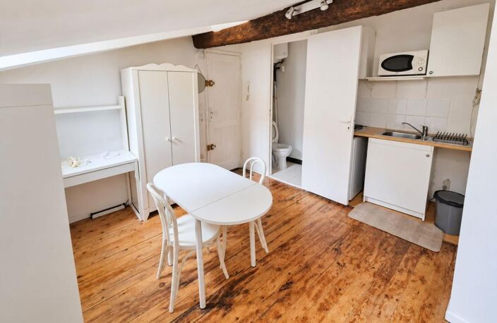 TOULOUSE – CARMES : STUDIO AU CŒUR DU CENTRE-VILLE AU CHARME AUTHENTIQUE — photo 3