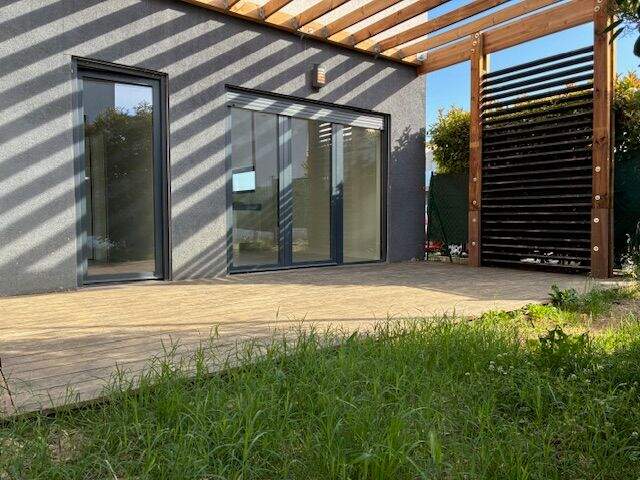 Appartement type 2 avec terrasse jardin et 2 parkings — photo du bien