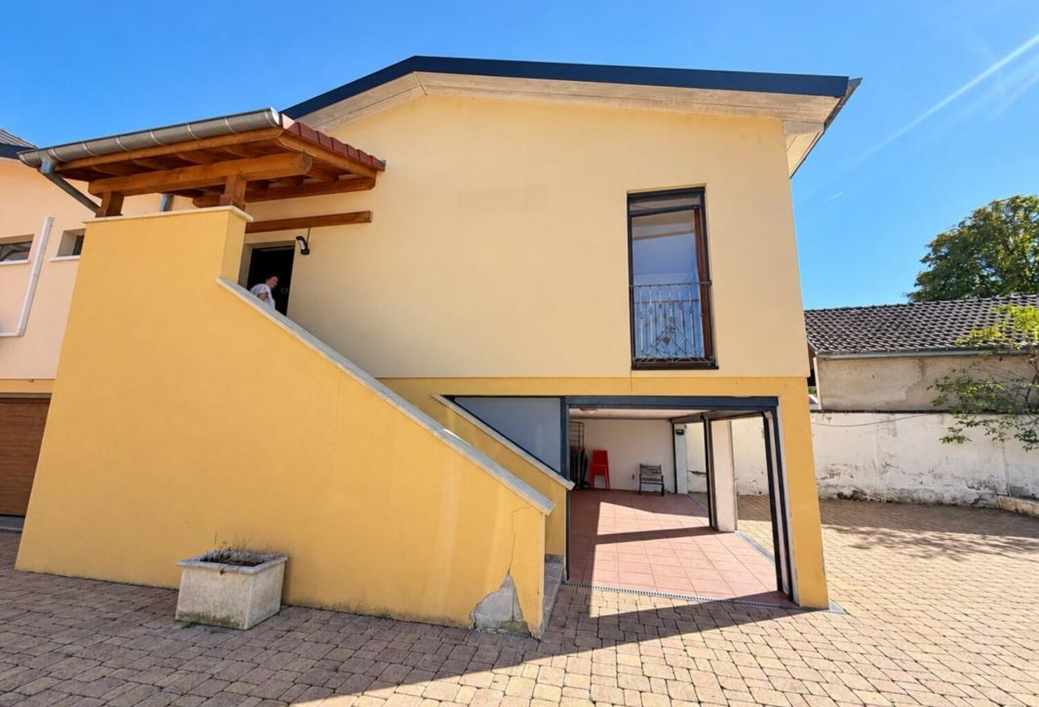 SAINT-LOUIS – MAISON MITOYENNE DE 101,5 M² – 3 CHAMBRES – TERRASSE COUVERTE DE 62,7 M² – COUR ET GRAND GARAGE — photo 1