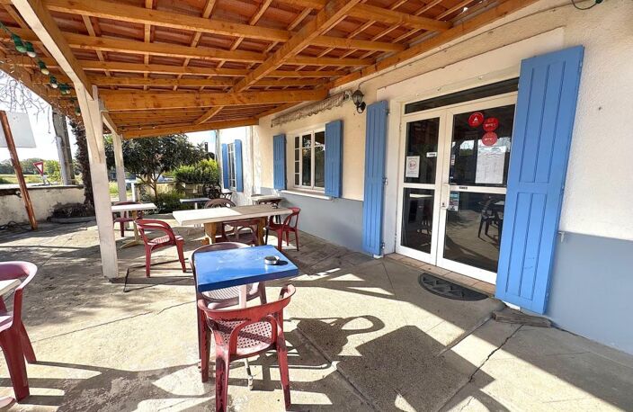 ENSEMBLE IMMOBILIER AVEC RESTAURANT, DEUX APPARTEMENTS, UN PARKING — photo 3