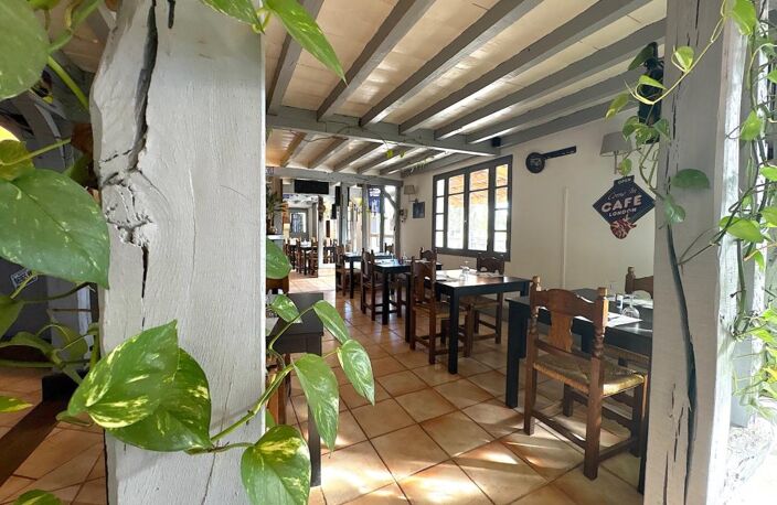 ENSEMBLE IMMOBILIER AVEC RESTAURANT, DEUX APPARTEMENTS, UN PARKING — photo 5