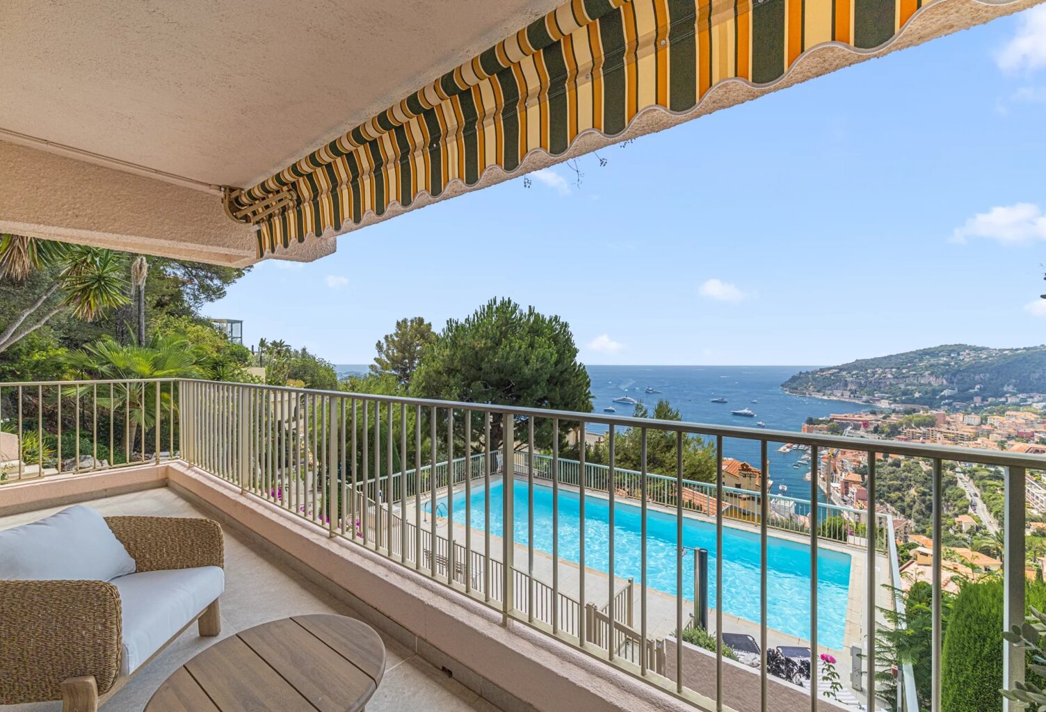 VILLEFRANCHE-SUR-MER – APPARTEMENT D'EXCEPTION AVEC JARDIN, TERR — photo 1