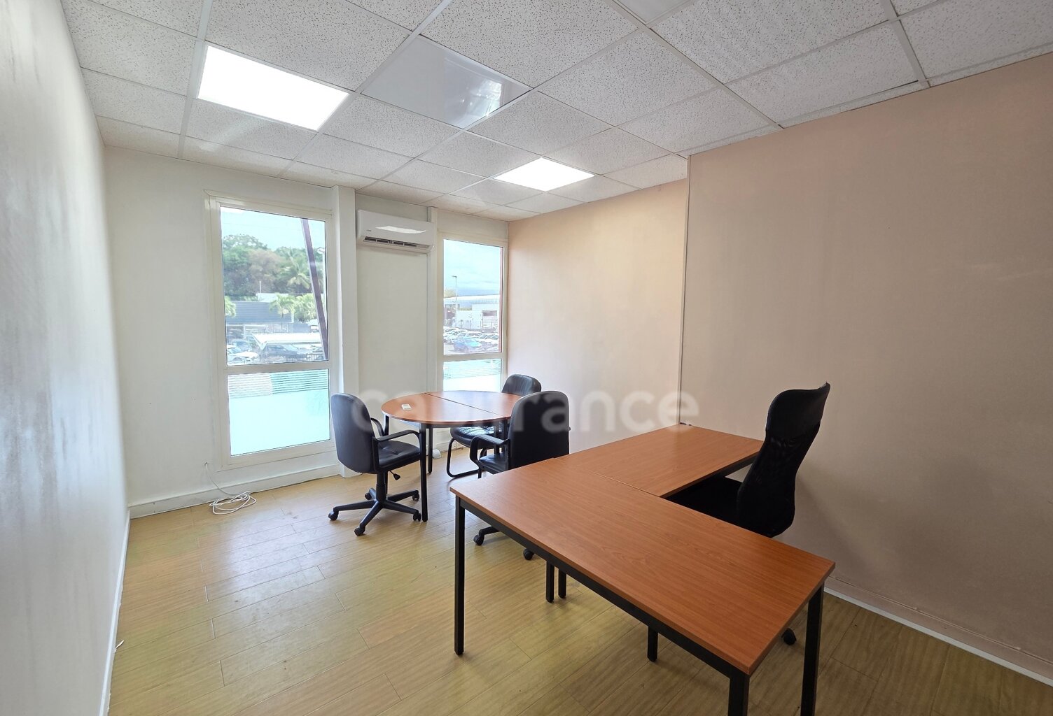 Bureau/local de 14 m², lumineux – Idéalement situé à Jarry — photo 1
