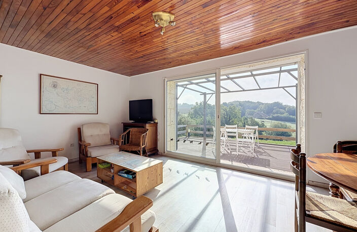 Belle maison rénovée, au calme, de 143 m² + 72 m² à aménager, sur terrain de 8 000 m² de terrain – Saint-Uze — photo 4