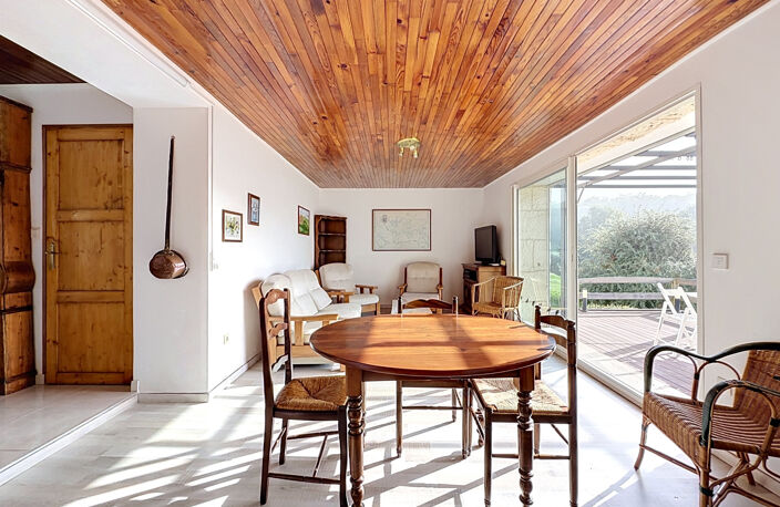 Belle maison rénovée, au calme, de 143 m² + 72 m² à aménager, sur terrain de 8 000 m² de terrain – Saint-Uze — photo 5