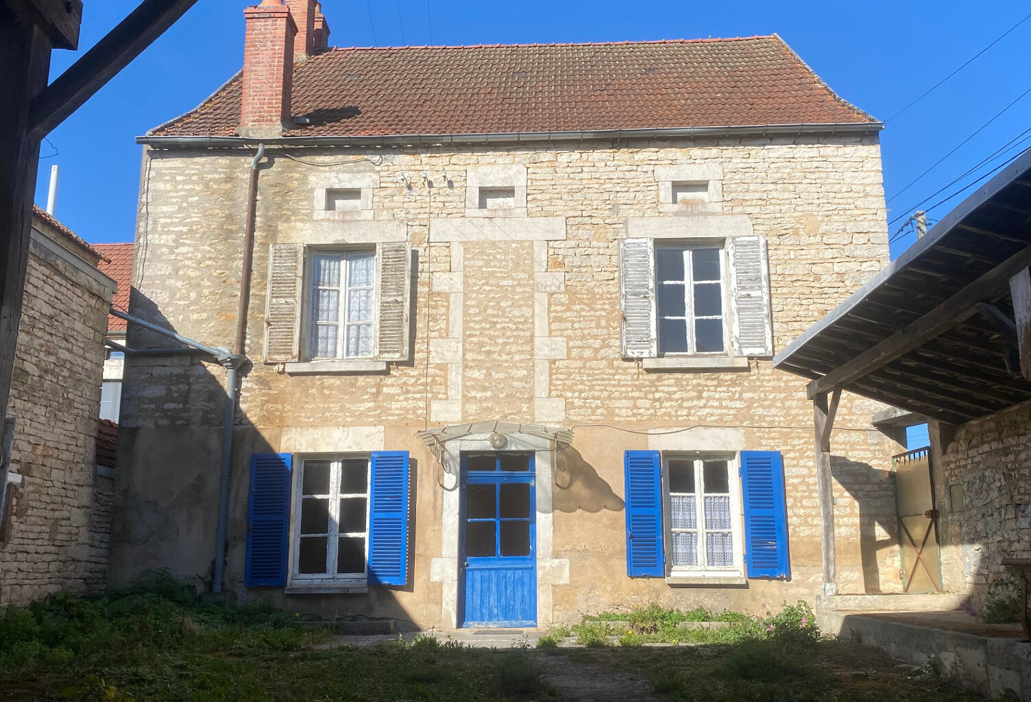 Maison de campagne à rénover- 3 chambres- jardin - Dépendances- à vendre à ANNOUX (89) — photo 1