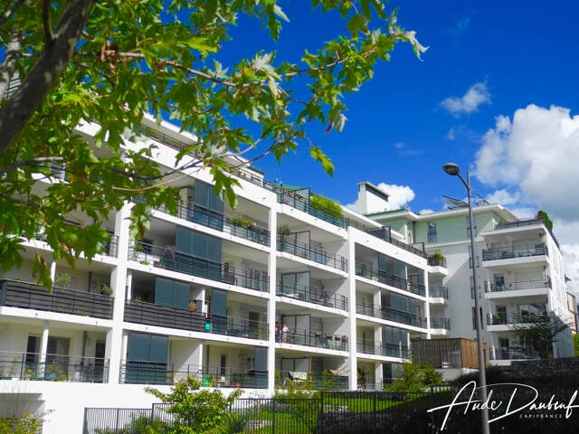 Appartement T3 de 80 m2 en étage elevé + garage + cave — photo du bien