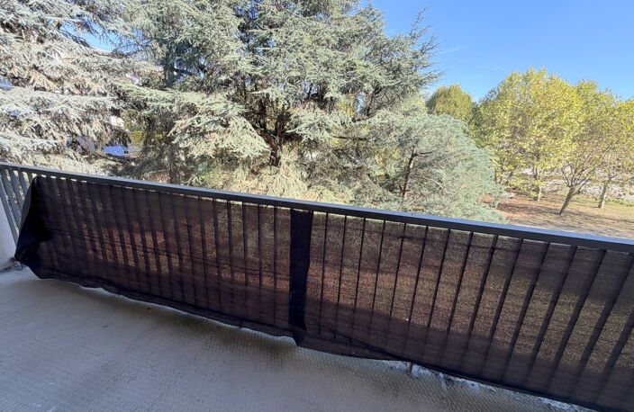 Appartement en excellent état à vendre 3/4 pièces MEYZIEU (69), au calme, avec vue dégagée sur la nature, proche de tout — photo 4