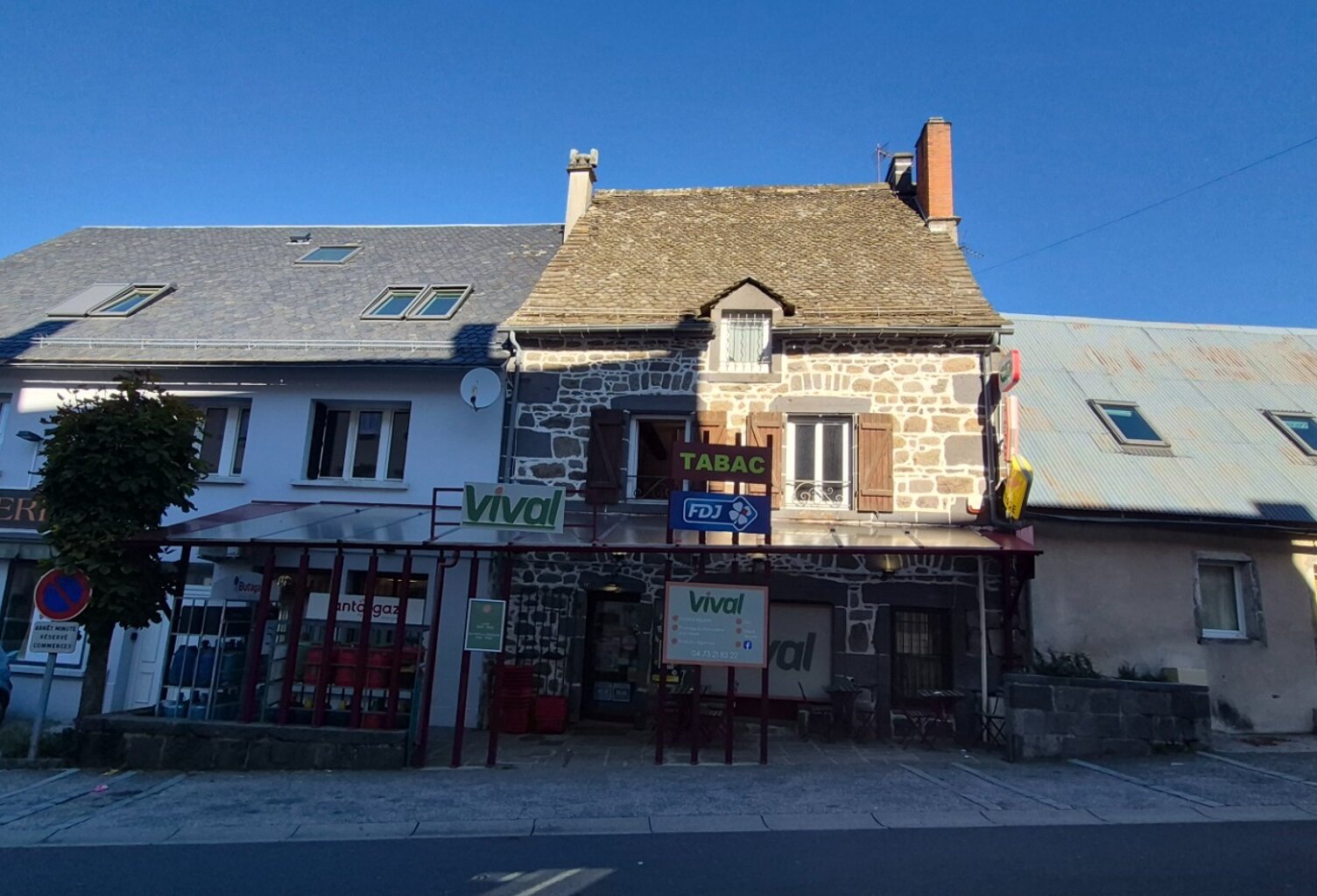 Epicerie - Tabac à vendre LAQUEUILLE (63) — photo 1